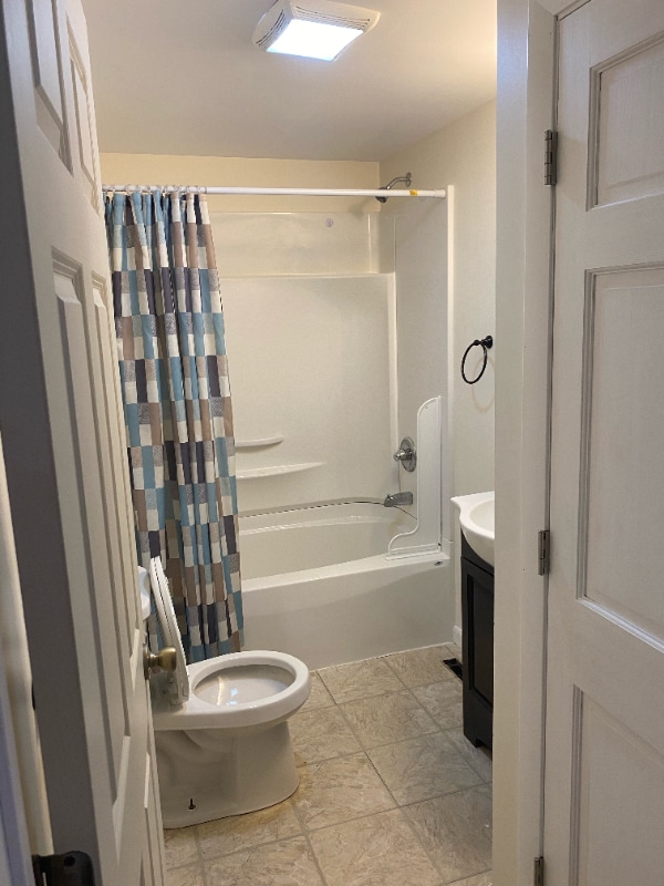 Building Photo - 7 W Silver St