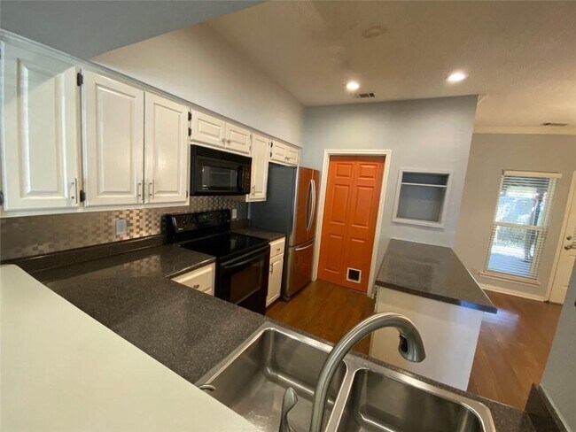 Foto del edificio - 1307 Kinney Ave