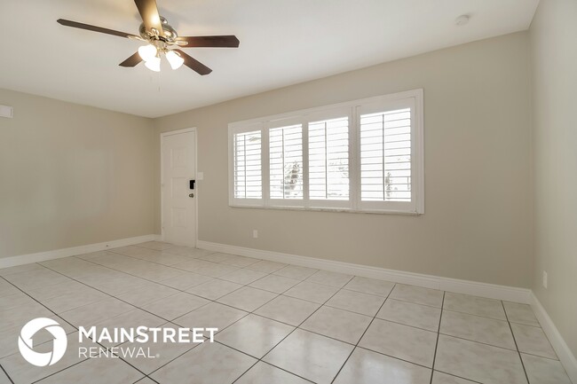Building Photo - 215 Lochmond Dr