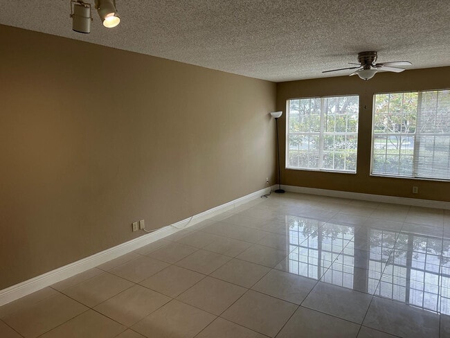 Building Photo - 6283 La Costa Dr