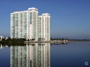 Building Photo - 231 Riverside Dr
