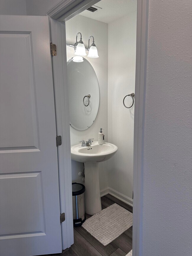 Building Photo - 574 Ocean Spray Dr