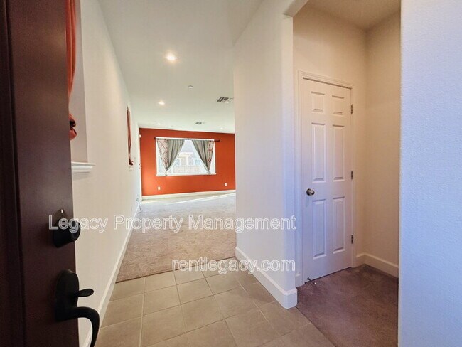 Foto del edificio - 320 Fruitvale Rd