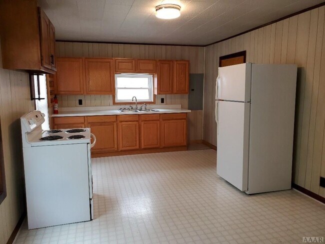 Building Photo - 804 2nd St