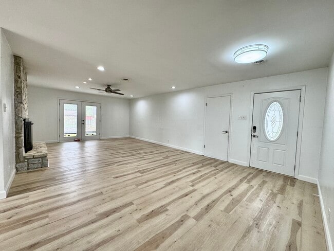 Foto del edificio - 1316 Graycreek Ln