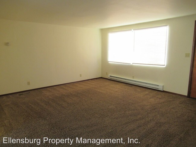 Building Photo - 208-210 N Poplar St