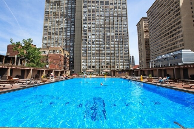 Foto del edificio - 655 W Irving Park Rd