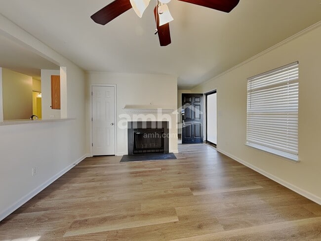 Foto del edificio - 3709 Pinkham Way