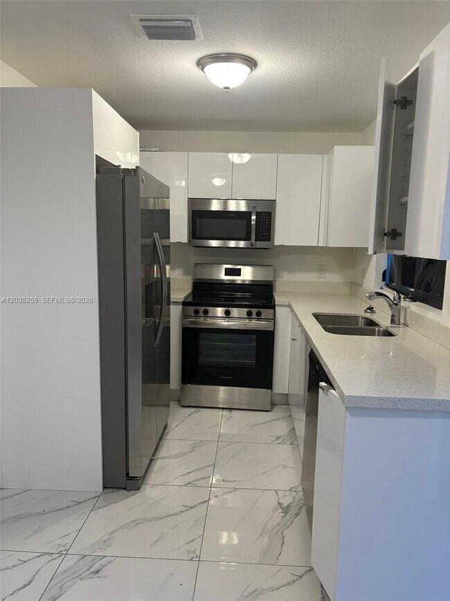 Foto del edificio - 6280 NW 22nd Ct
