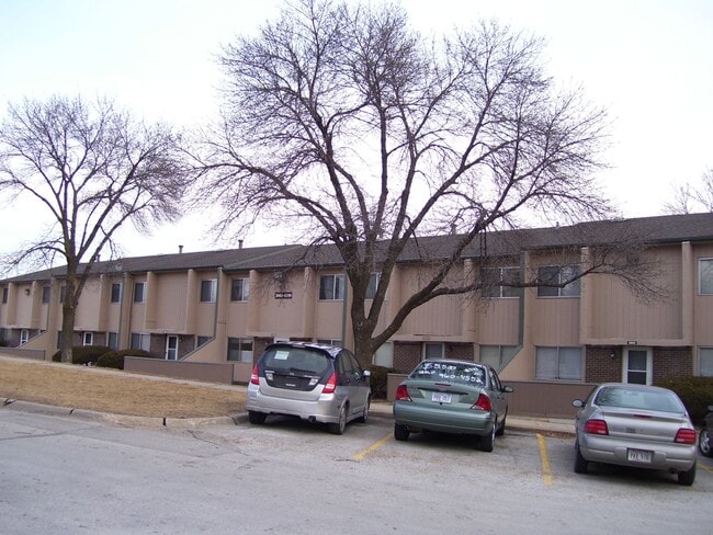 Building Photo - 3025 Kansas Dr