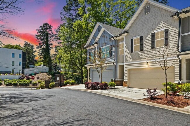 Building Photo - 1395 Heights Park Dr