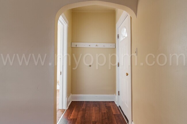 Foto del edificio - Available Now! | Bright 4 Bedroom / 2 Bathroom Home | 13th & Martha