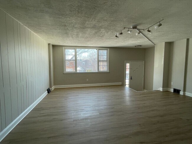 Foto del edificio - Beautiful 3 Bedroom, 1.5 Bath in Brookhaven