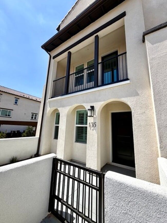 Building Photo - Brand-New Luxury Townhome for Lease in Claremont