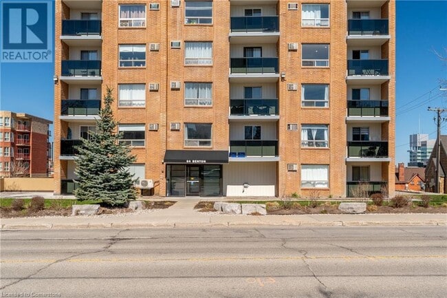 Building Photo - 64 Benton St