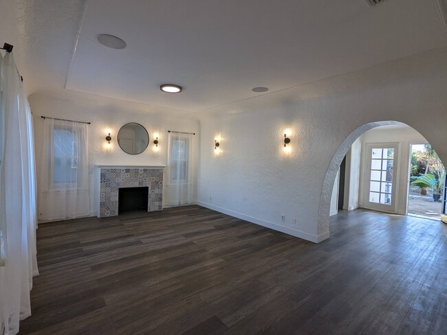 Building Photo - 2253 Earl Ave