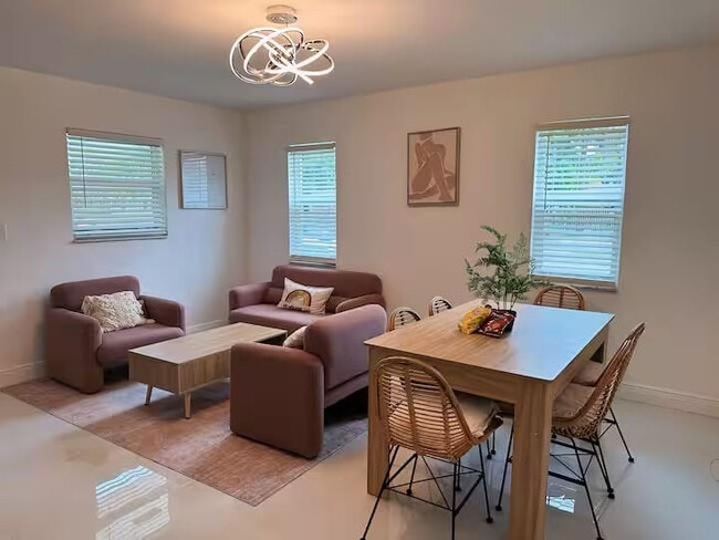 Building Photo - 1720 NE 146th St