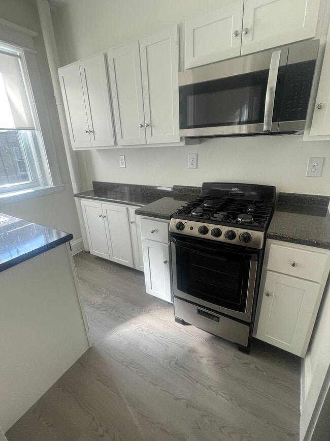Photo - NO FEE Brand New Beautiful Split 2 bed with Stainless Kitchen, New Floors Sunny NICE ONE!  NO FEE House