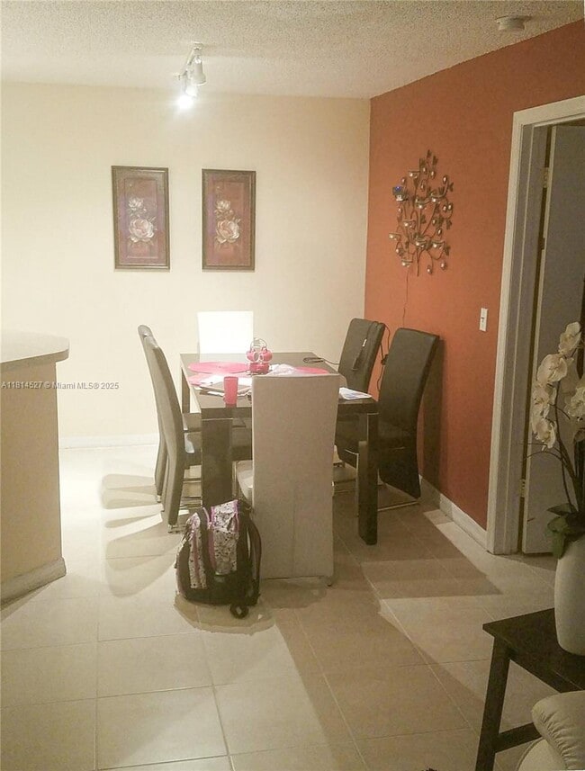 Foto del edificio - 1401 Village Blvd