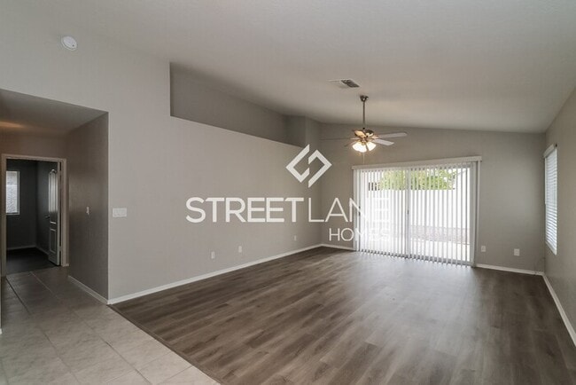 Building Photo - Charming 3 Bedroom in Phoenix!