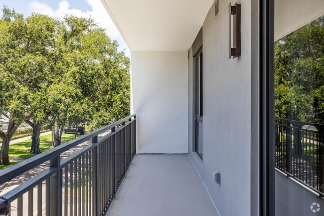 A1 1BR, 1BA - 670SF - Balcony - Aventura Quattro
