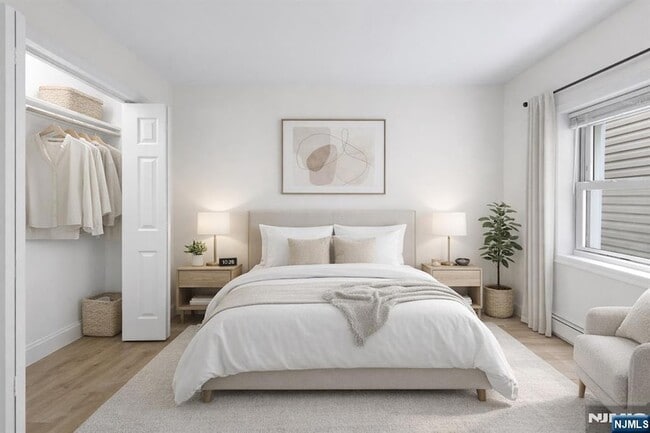 Building Photo - 676 Chestnut St