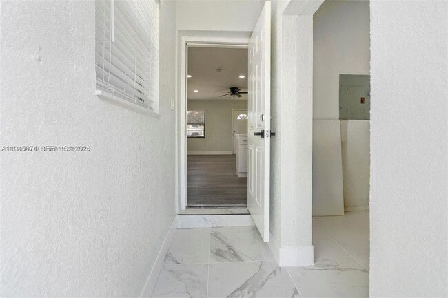 Foto del edificio - 15900 NW 18th Ave