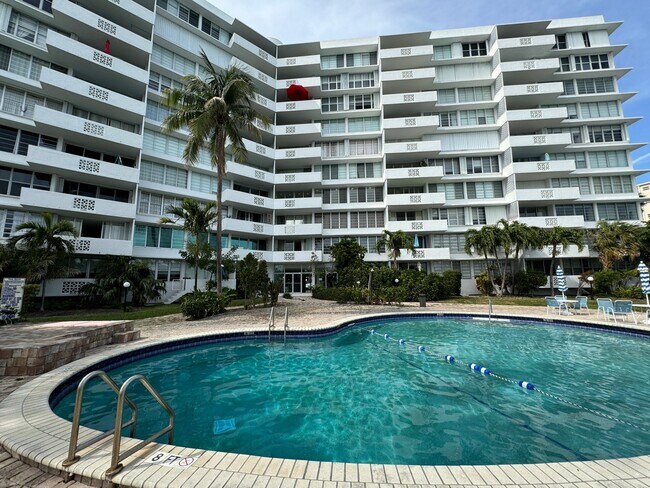 Building Photo - 9101 E Bay Harbor Dr