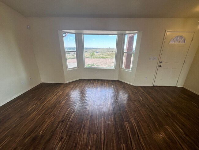 Foto del edificio - Beautiful 4-bedroom 3-bathroom Home on 5 Acres with Mountain Views!!!
