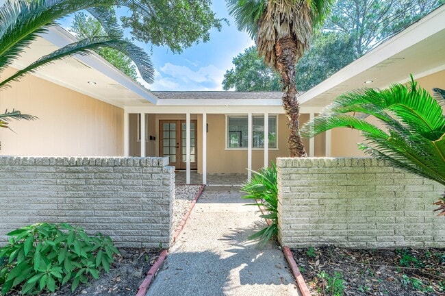 Foto del edificio - 1616 Redway Ln