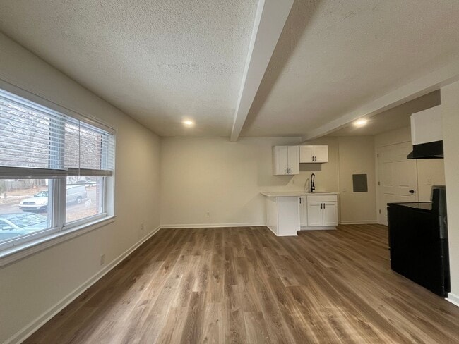 Newly Renovated Studio! - Newly Renovated Studio! House