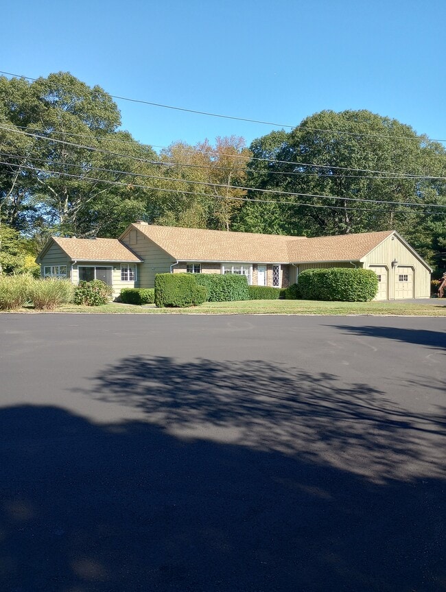 Building Photo - 40 Country Club Cir