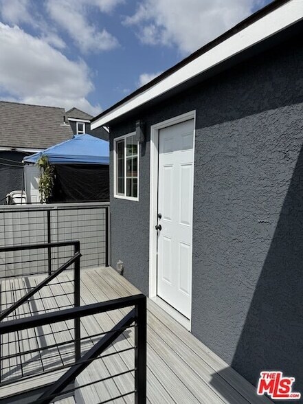 Building Photo - 9506 San Pedro St
