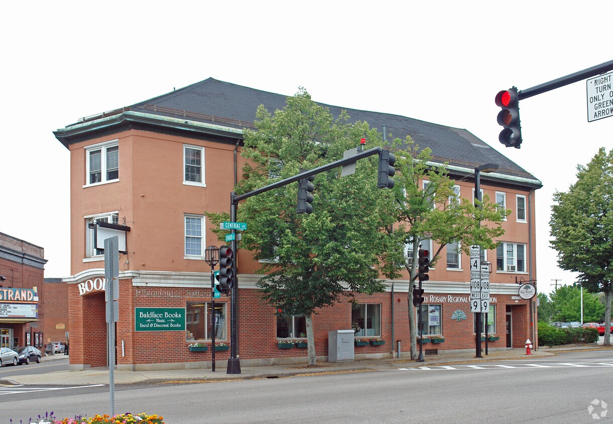 Building Photo - 488 Central Ave