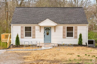Building Photo - 1210 Daniel St
