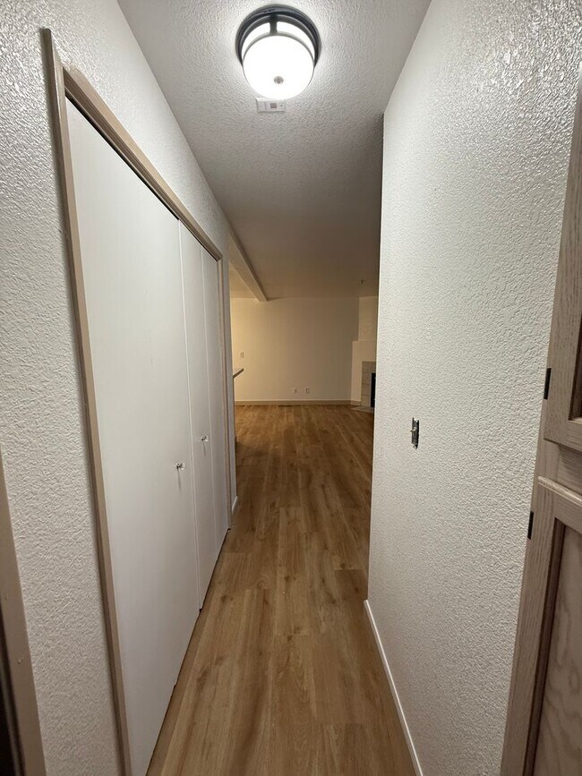 Foto del edificio - Gated Community with easy west bound 80 access