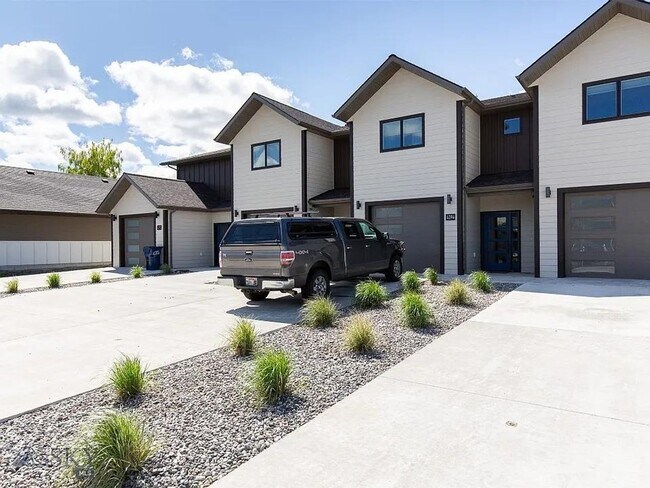 Foto del edificio - 3 Bd / 2.5 Bath Townhome Furnished or Unfurnished