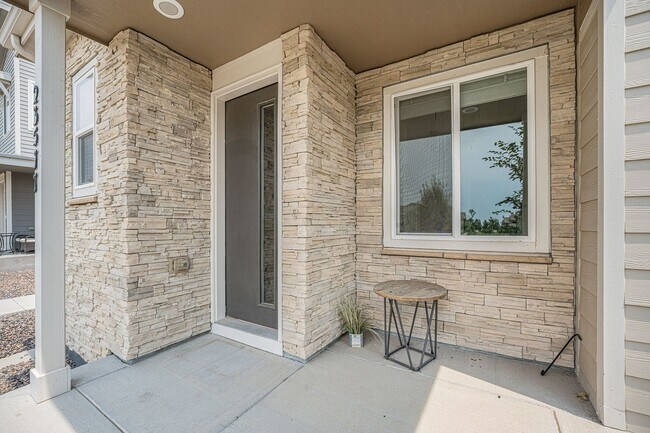 Foto del edificio - Spacious 3 bedroom home in the heart of Ly...