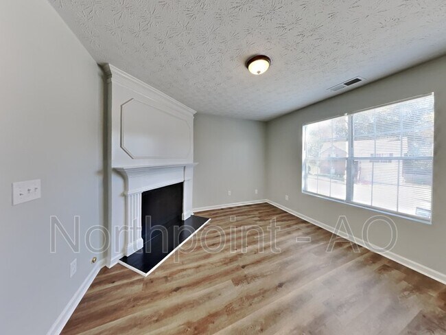 Foto del edificio - 3380 River Run Trail