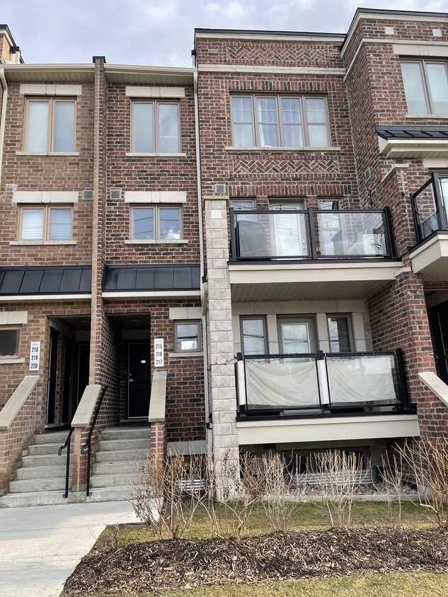 Primary Photo - 2355 Sheppard Av W