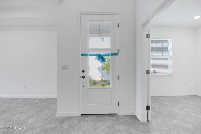 Foto del edificio - 215 Summertime Pl