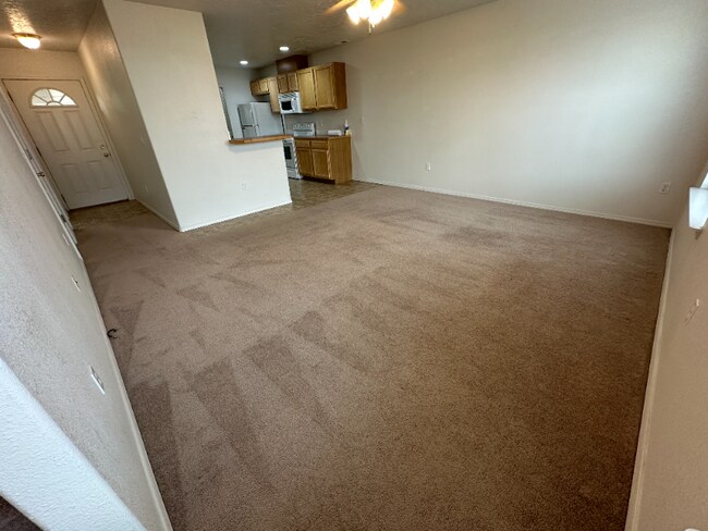 Building Photo - 116-118 NE Lotus Ct