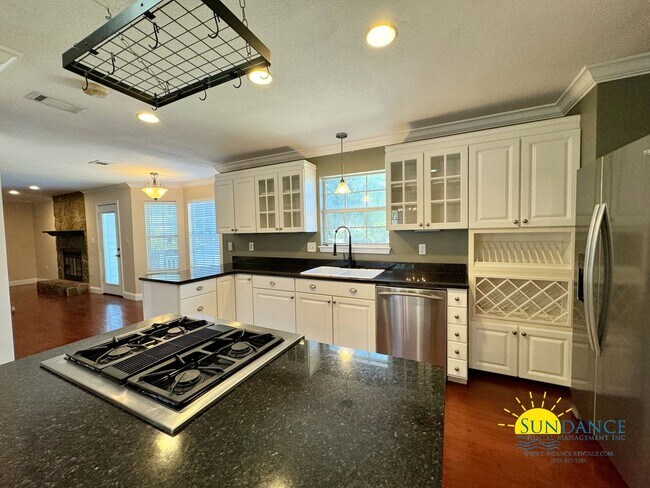 Building Photo - Beautiful 3 Bedroom Home Just Minutes From...