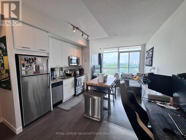 Building Photo - 2055-2055 Danforth Ave