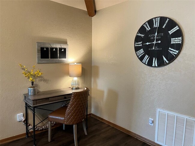 Building Photo - 512 Cypress Dr