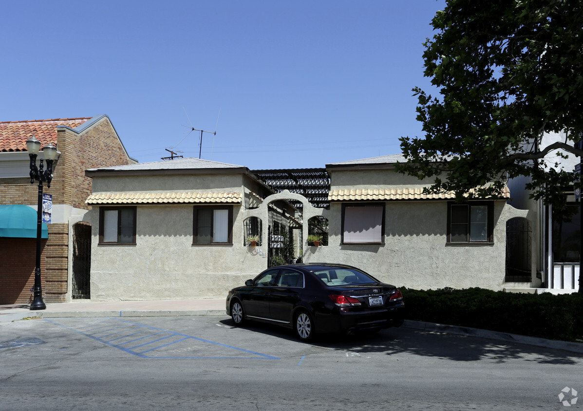 Building Photo - 138 S Main St