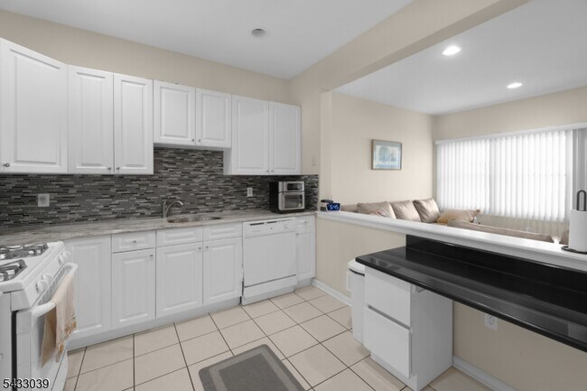 Building Photo - 158 Autumn Ridge Rd