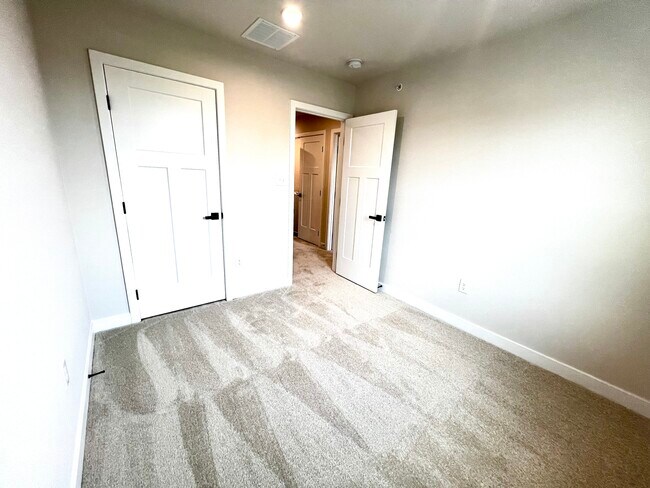 Foto del edificio - 32 Indian Field Ln