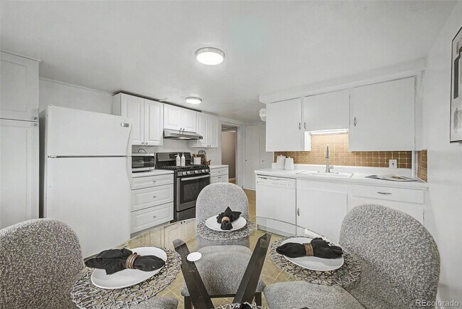 Foto del edificio - 3028-3030 N Raleigh St