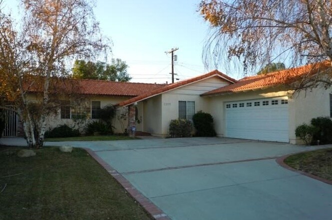 Primary Photo - 10009 Oso Ave